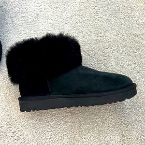 Ugg boots - size 5 in perfect condition!  Super cute low and cozy boots!